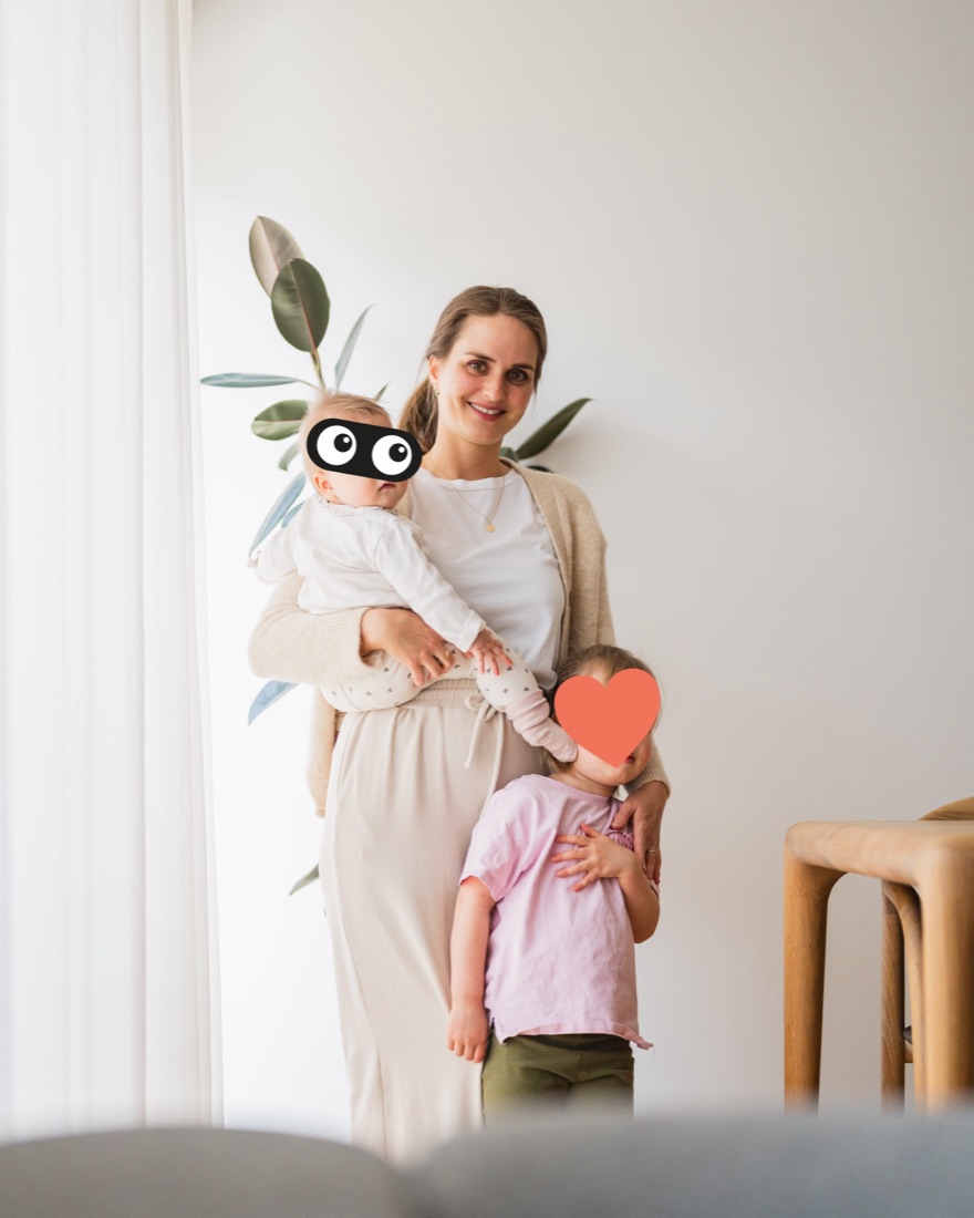 Klara z otrokoma doma